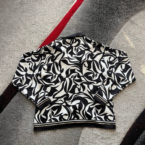 LOFT Abstract Print Loose Fit Blouse - Picture 3 of 3